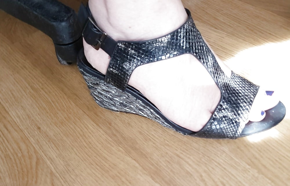 Candid feet mature porn pictures