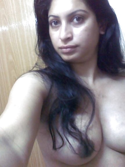INDIAN DESI MILF REAL FROM THE UK porn pictures