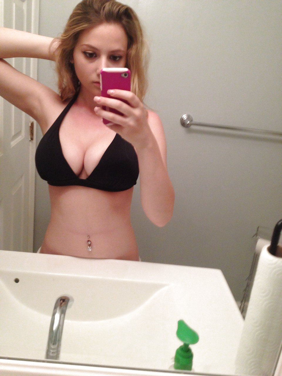 Random sluts 22 porn pictures