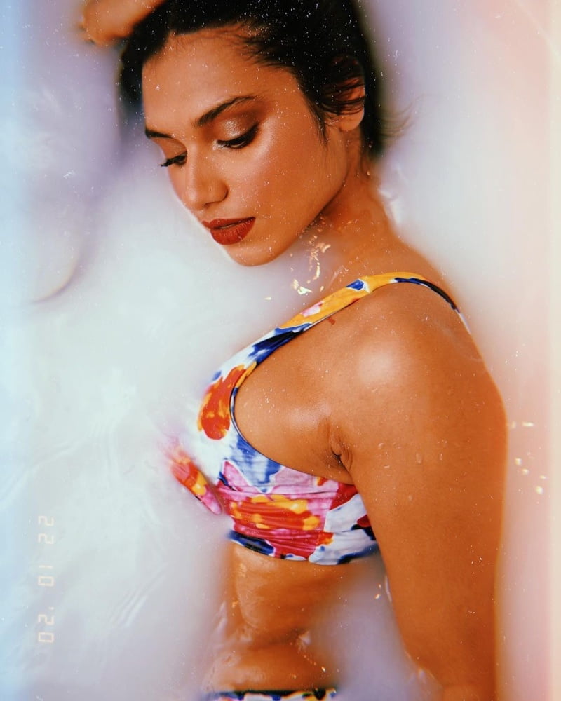 Indian hotty Jayshree Roy showing off her seductive armpits- 45 Photos 