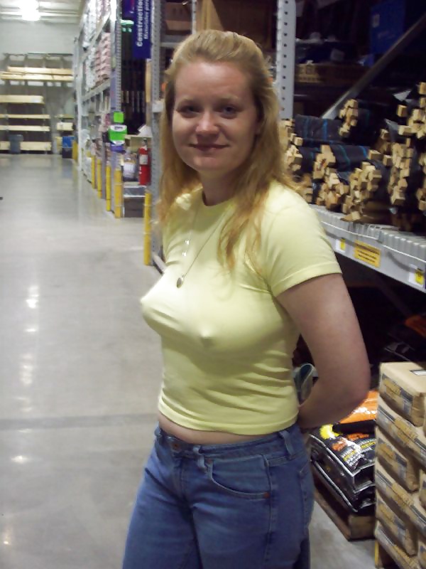 Braless mature lady 03 porn pictures