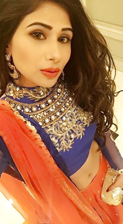 AMATEUR INDIAN BABE porn pictures