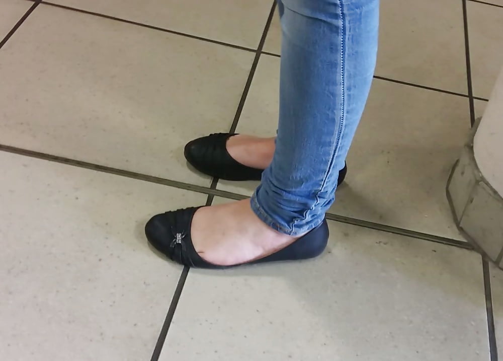 Candid feet porn pictures