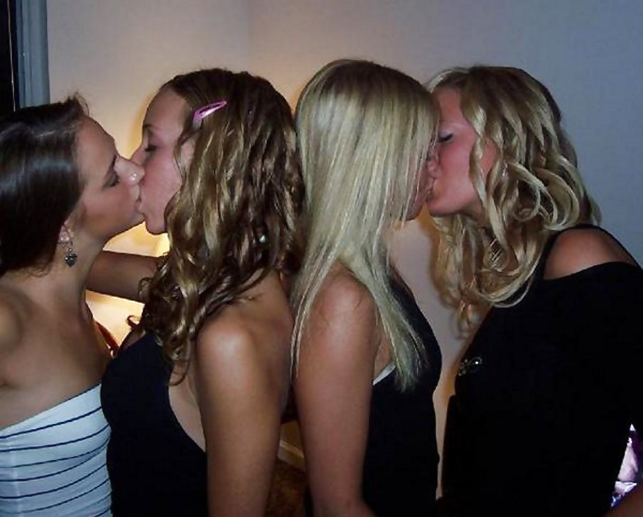 Girl kiss Girl porn pictures