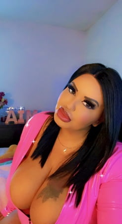 pink latex thicc bbw goddess cuckholdress domme queen         