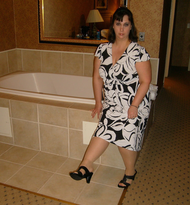 15. Fat wife Missy posing - 100 Photos 