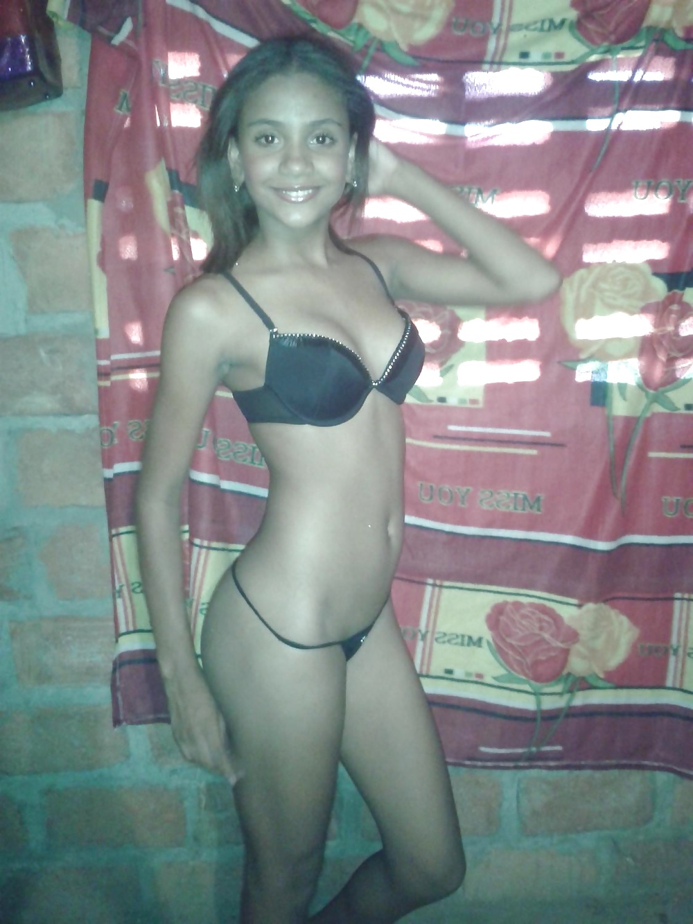 Novinhas Safadinhas 2 porn pictures