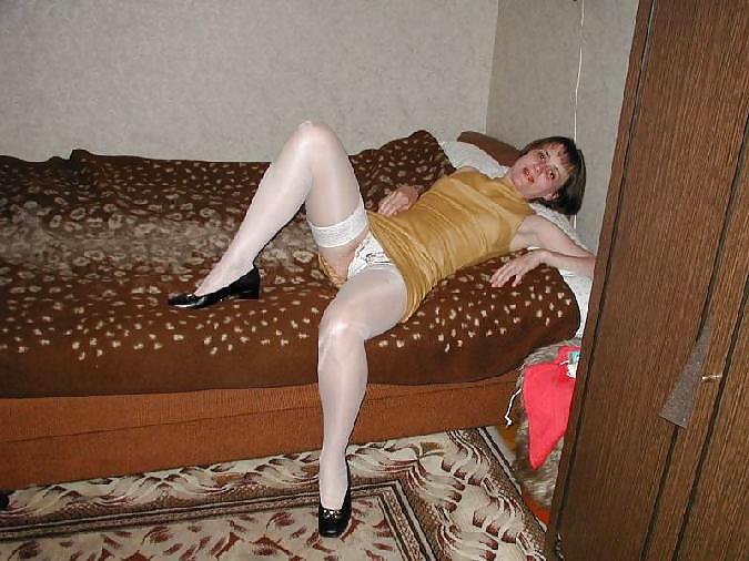 Mature amateur wife in shiny white stockings porn pictures