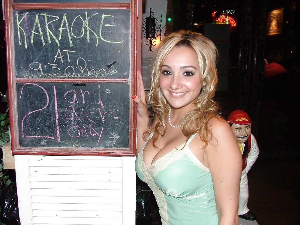 babe with wonderful breasts porn pictures