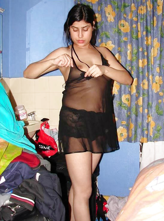 INDIAN, PAKI, SIKH, DESI GIRL IN HOTELS UK porn pictures