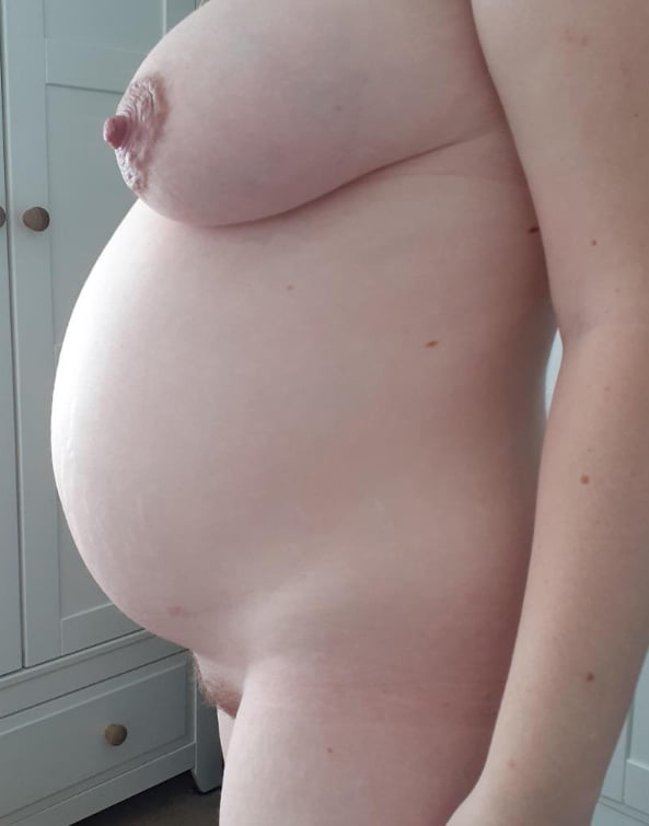 Greek 38 weeks pregnant 3rd day of the 2nd lockdown - 13 Photos 