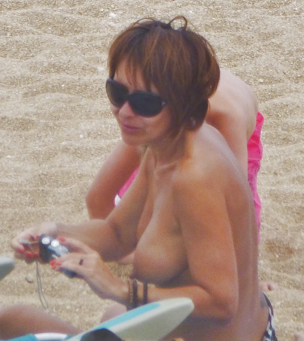 Beach MILF CIV porn pictures