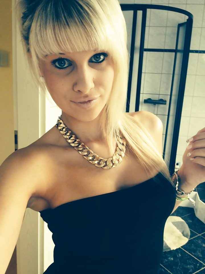 Facebook Girl II porn pictures