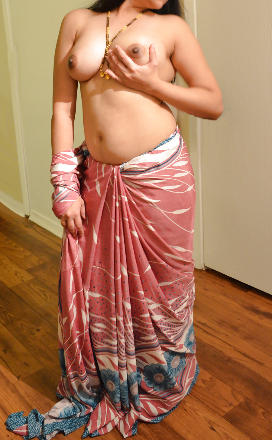 Hot Woman From India - Hot saree woman. sexy indian aunty saree 32 pics. ho...