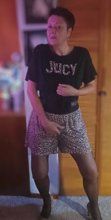 check out my new cougar lingerie stockings and pumps         