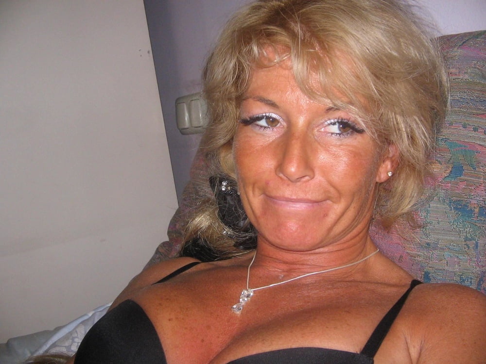 Mature blonde exposed - 60 Photos 