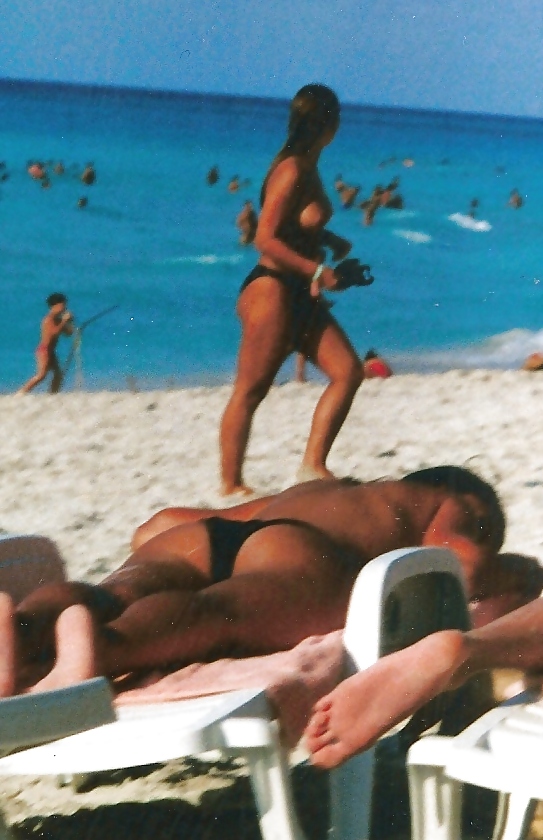 Public Voyeur 8 Beach porn pictures