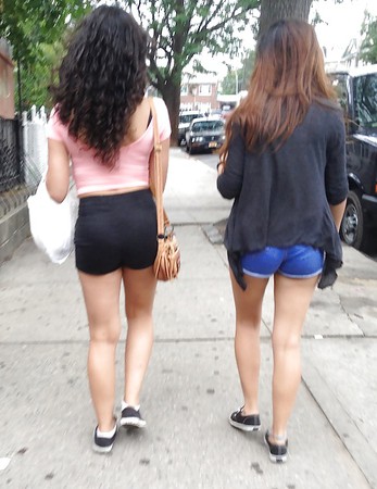 2 sexy nyc teens in shorts