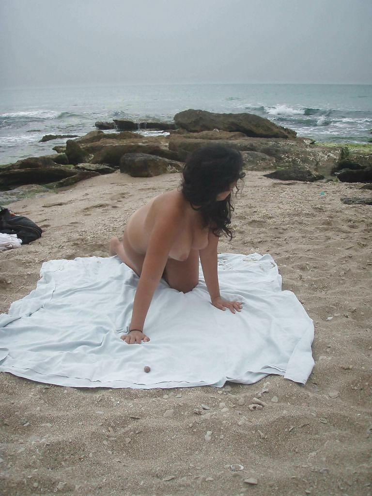 ARAB GIRL ON BEACH porn pictures