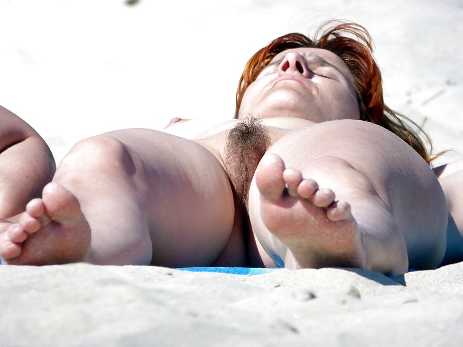 NUDE AT THE BEACH porn pictures