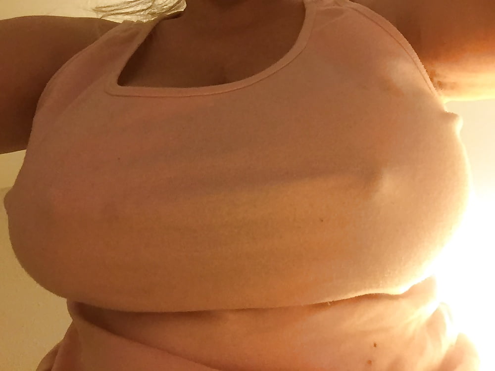 Tank top MILF huge, natural titty pictures porn pictures