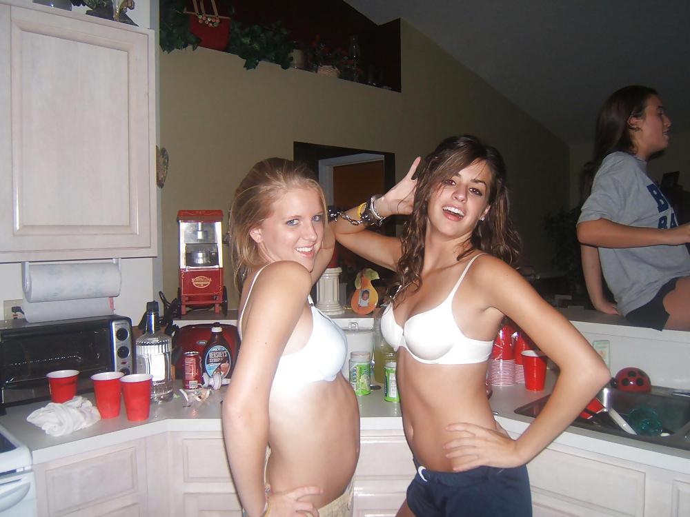 Bra Babes 34 porn pictures