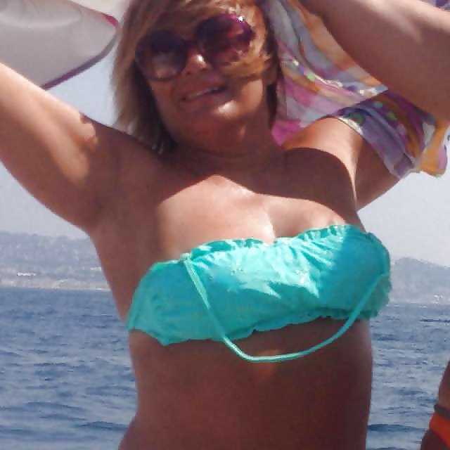 Sexy MATURES and MILFs 44 porn pictures