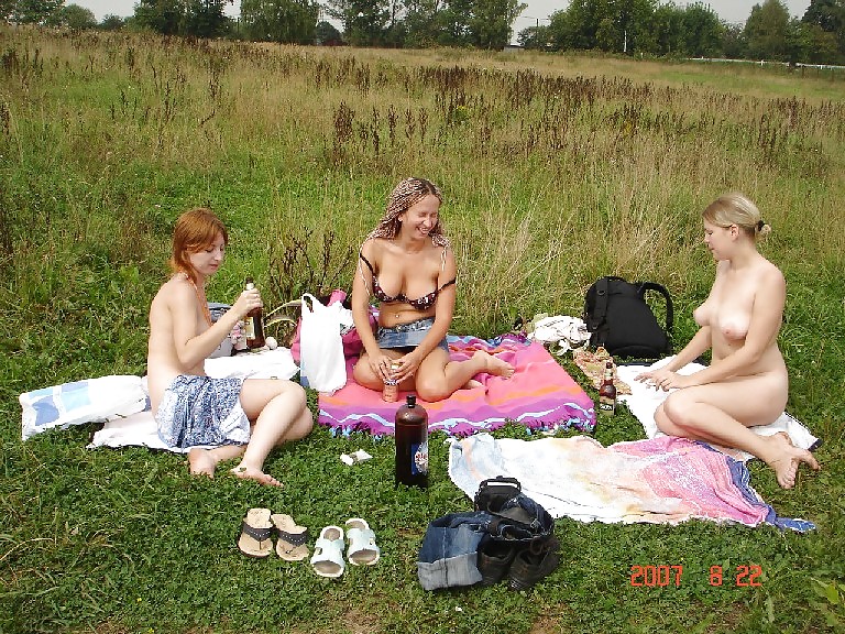 Naked girlfriends 4. porn pictures