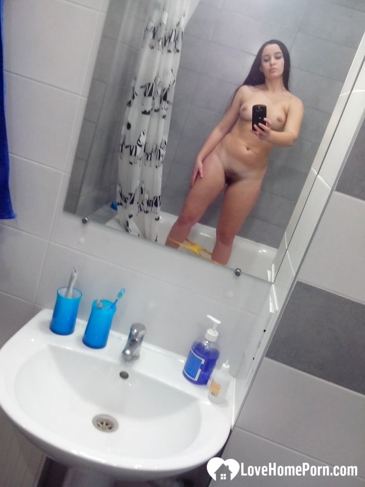My friend has the perfect bathroom for nudes - 16 Photos 