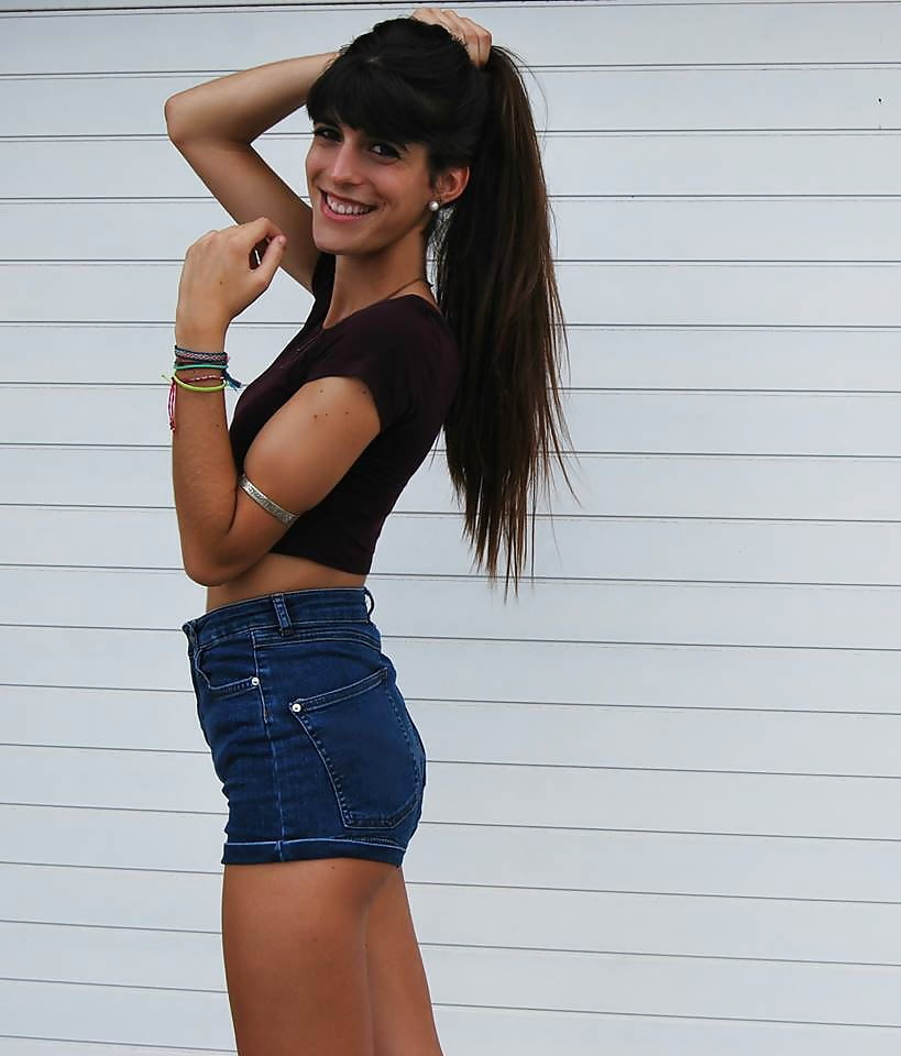 JEANS SHORTS ,BIG BUTT porn pictures