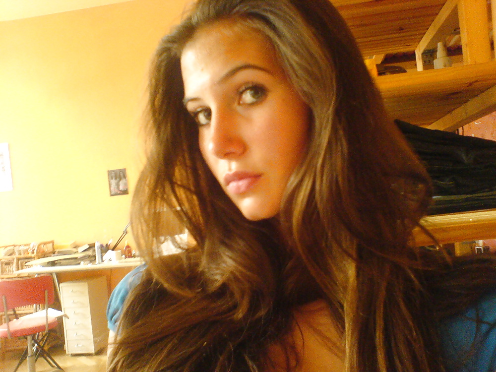 Sexy Brunette porn pictures