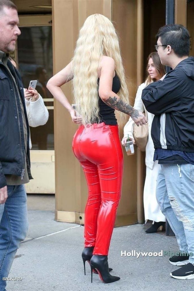 Tight shiny asses - 56 Photos 