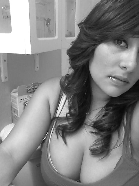 Busty girl photographed herself. porn pictures