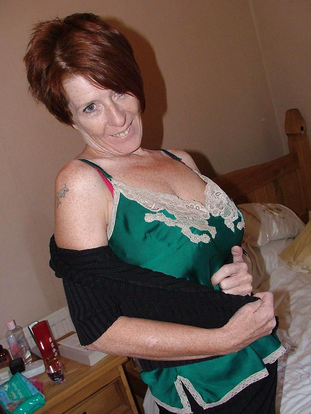 REDHEAD MATURE LADY porn pictures