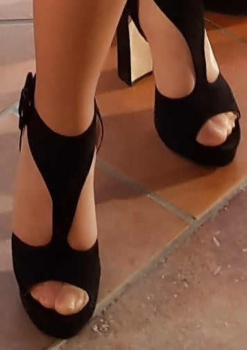 PIEDI DI MIA MOGLIE porn pictures