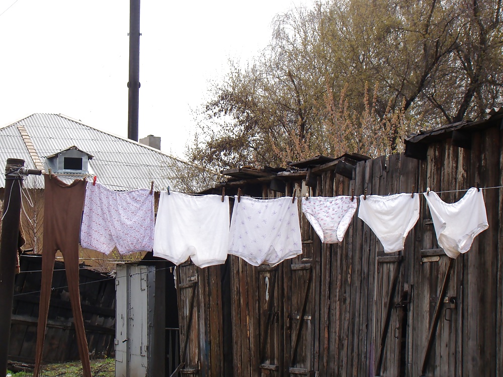 Knickers and panties on a clothesline! Amateur! porn pictures