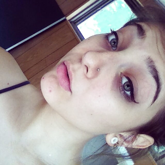 Ali Rebecca Feuti porn pictures