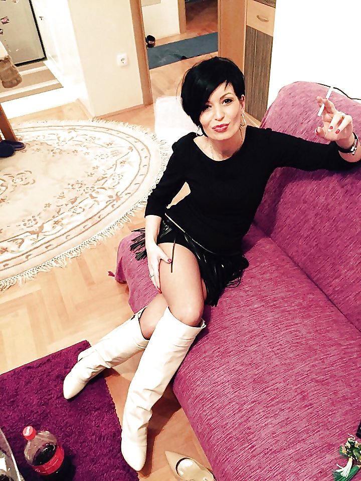 Serbian MILFs porn pictures