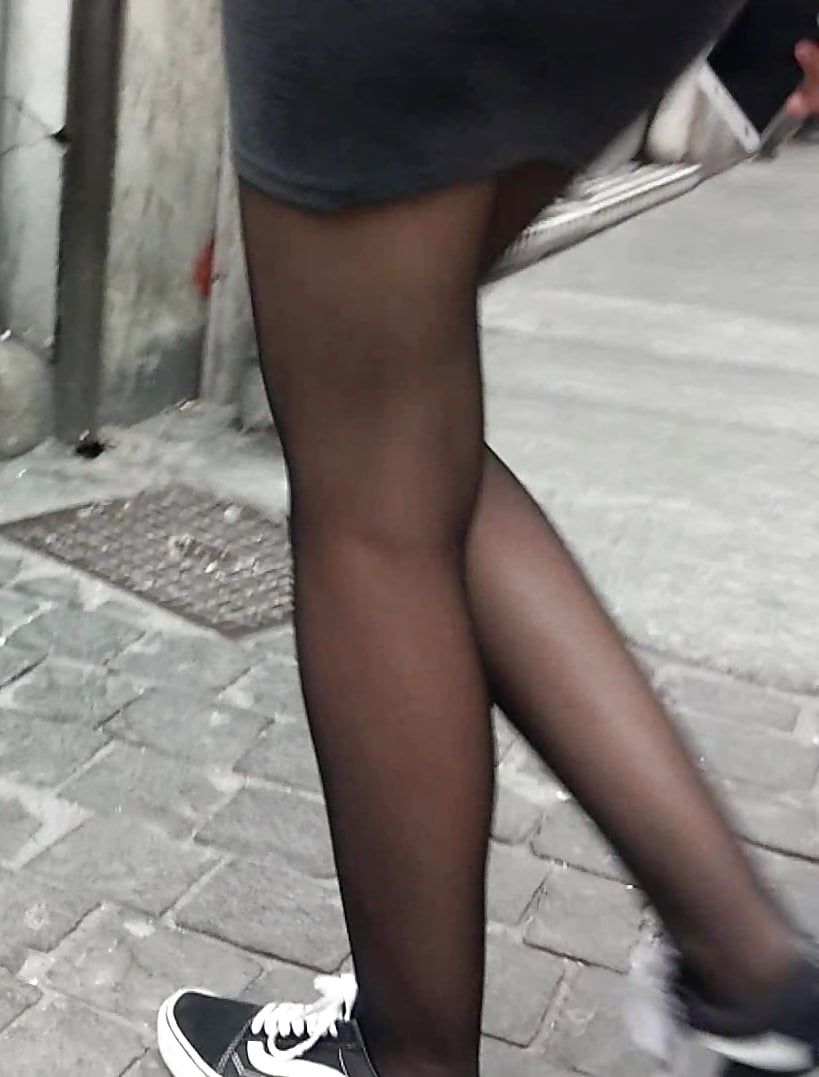 Beauty Legs With Black Stockings (babes) candid porn pictures