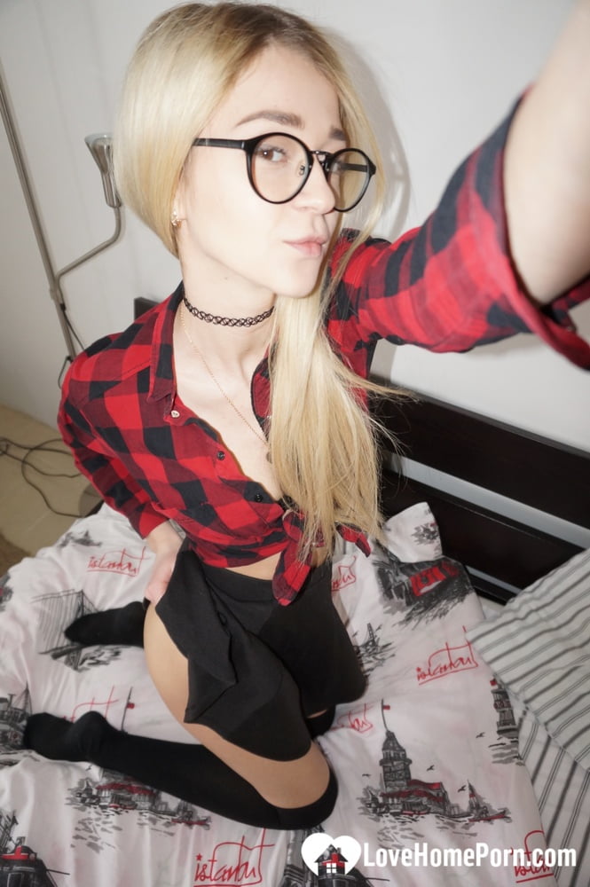 Naughty nerdy schoolgirl strips off her uniform - 19 Pics 