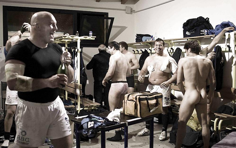 Men and Sports - amateurs men naked in the locker room porn pictures