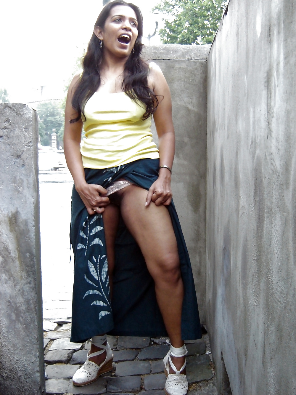 INDIAN AUNTY porn pictures