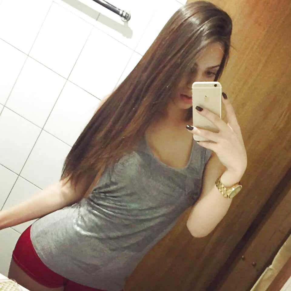 AMAZING LATIN BITCH !!!please comment porn pictures