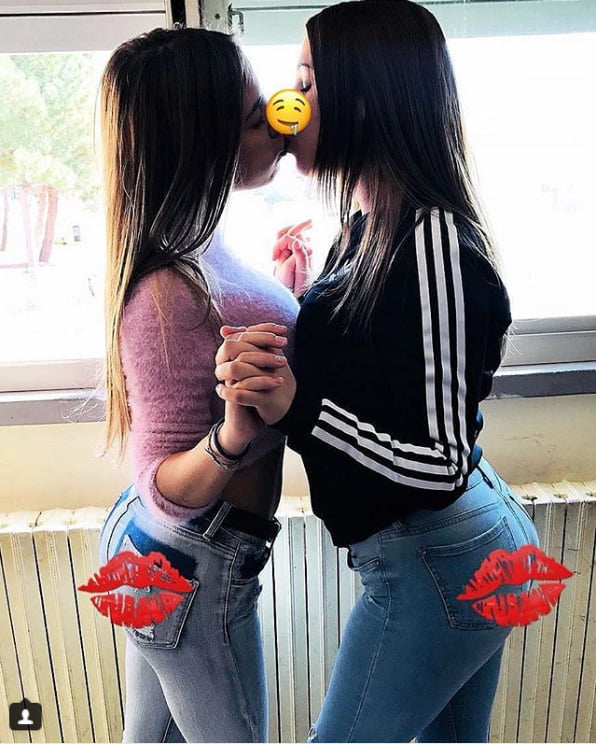 Lesbian girls - 20 Photos 