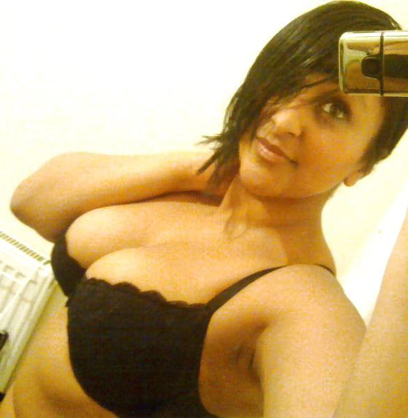 Middle Eastern, Indian etc Boobs and Cleavage porn pictures