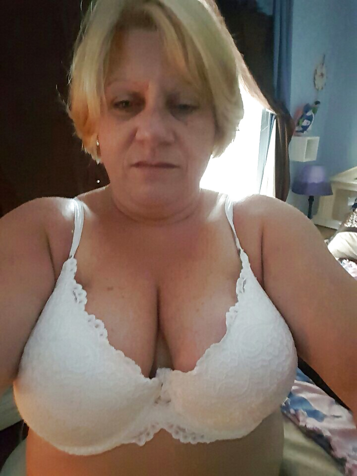 Sexy older big tit slut porn pictures