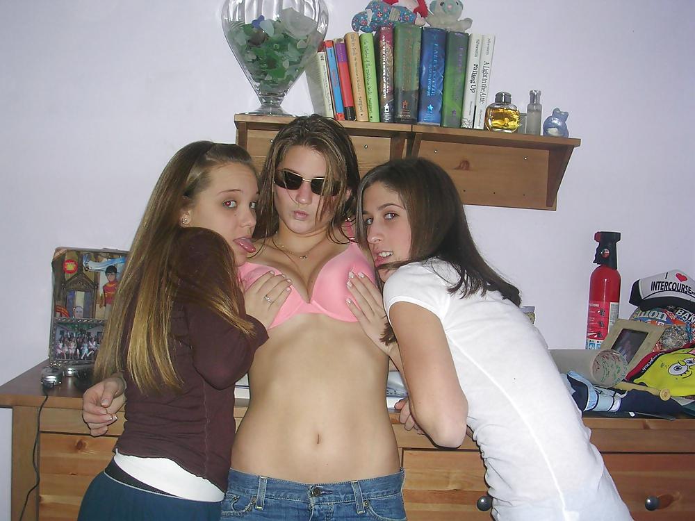 Bra Babes 85 porn pictures