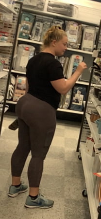 BIG ASS PAWG AT STORE