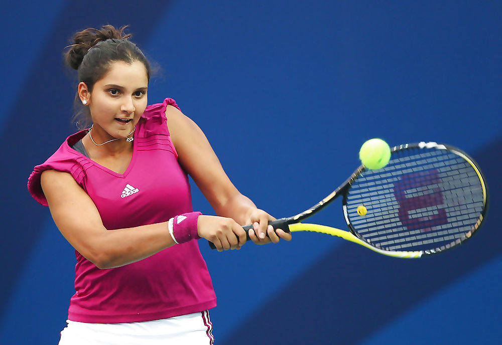 Hot Indian Tennis Player - Sania Mirza porn pictures