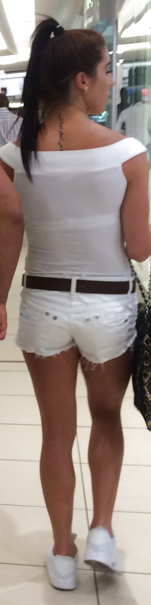 Tight tanned mall teen white shorts porn pictures